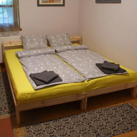 Vendeghaz A Csabay Kuriahoz Konukevi