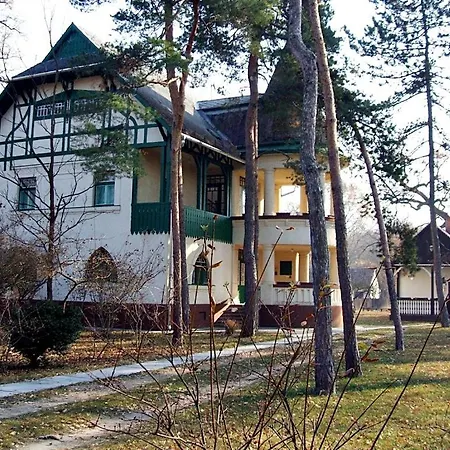Vendeghaz A Csabay Kuriahoz Pensionat Lakitelek