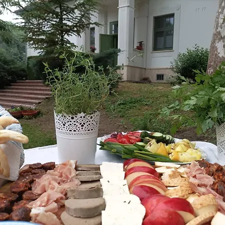 Konukevi Vendeghaz A Csabay Kuriahoz