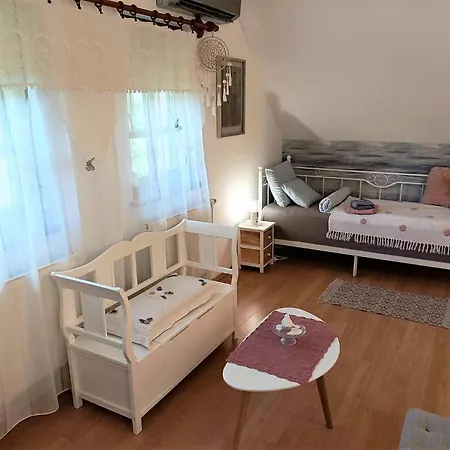 Vendeghaz A Csabay Kuriahoz Konukevi Lakitelek