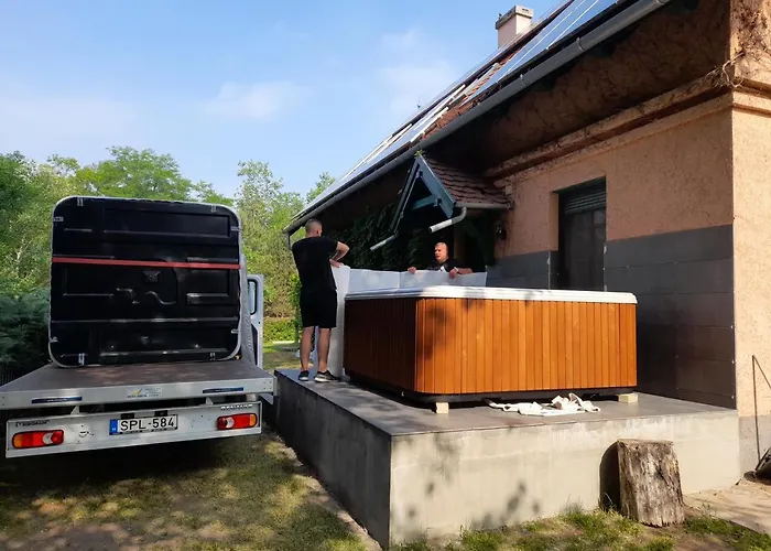 Vendeghaz A Csabay Kuriahoz 4* Lakitelek