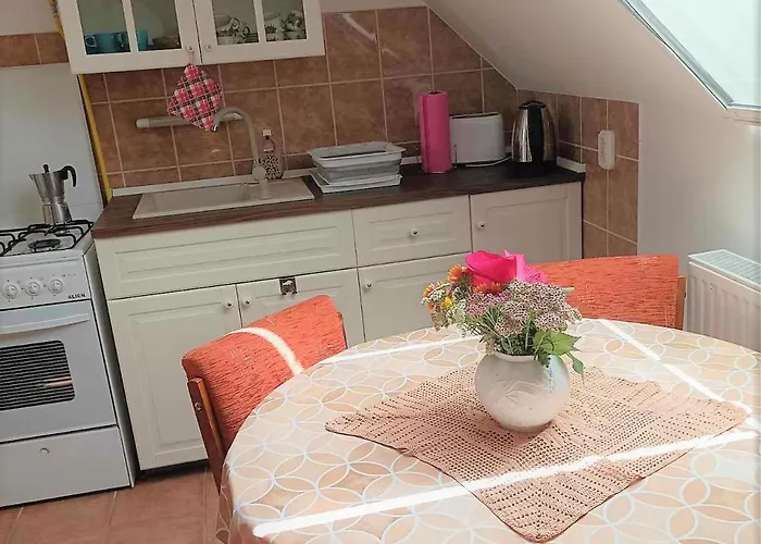 Vendeghaz A Csabay Kuriahoz 4* Lakitelek